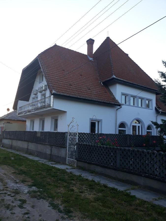 St. Kristof Vendeghaz Hotel Abadszalok Exterior photo